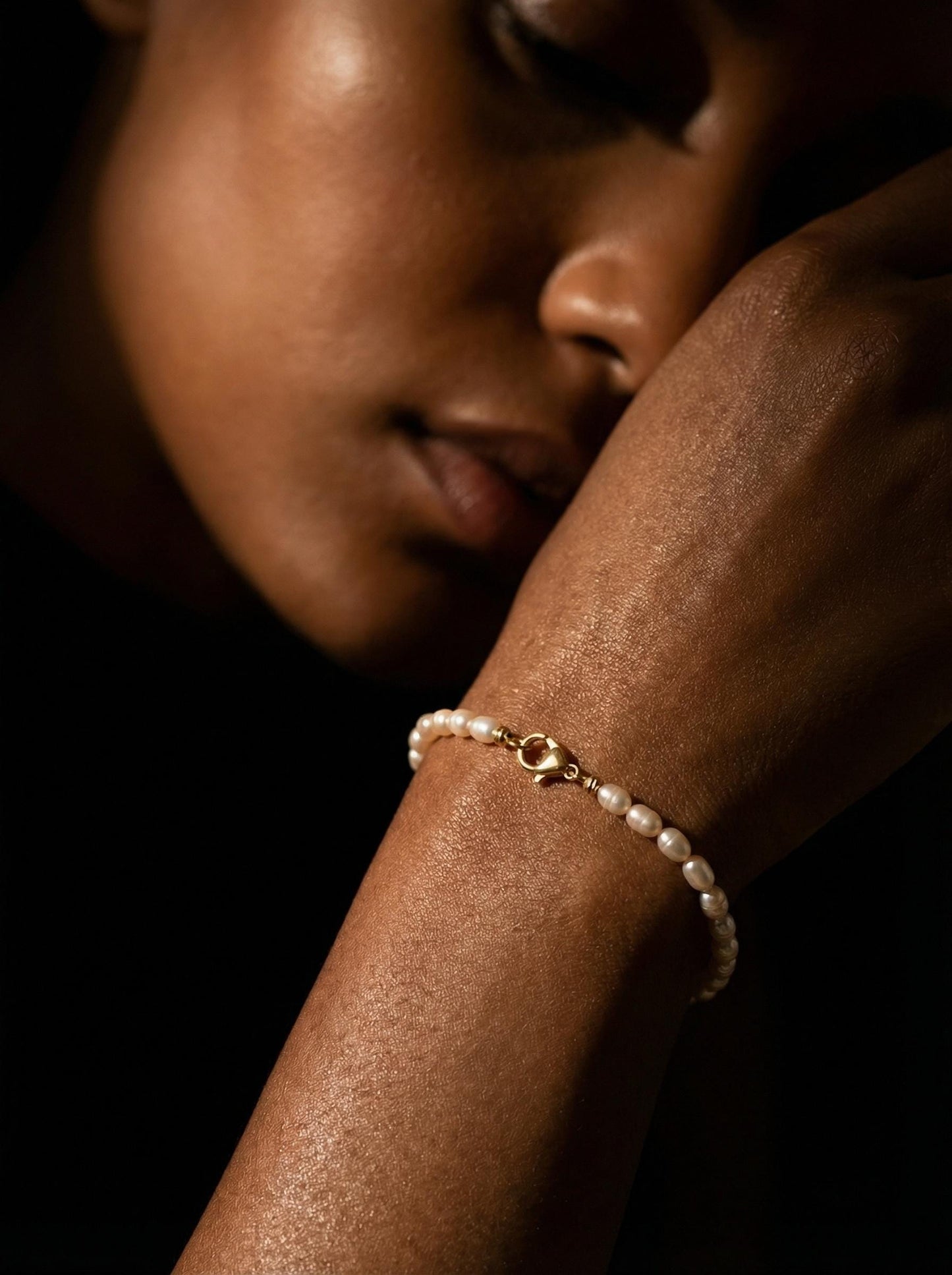 Personalized Initial Pearl Bracelet: 2-3mm Elongated Rice Pearls, Unique Handmade pearl bracelet, Wedding & Anniversary Gift for Her